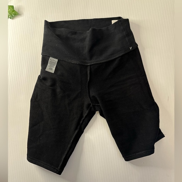 Aritzia TNA Chill 9” Biker short - Picture 4 of 8